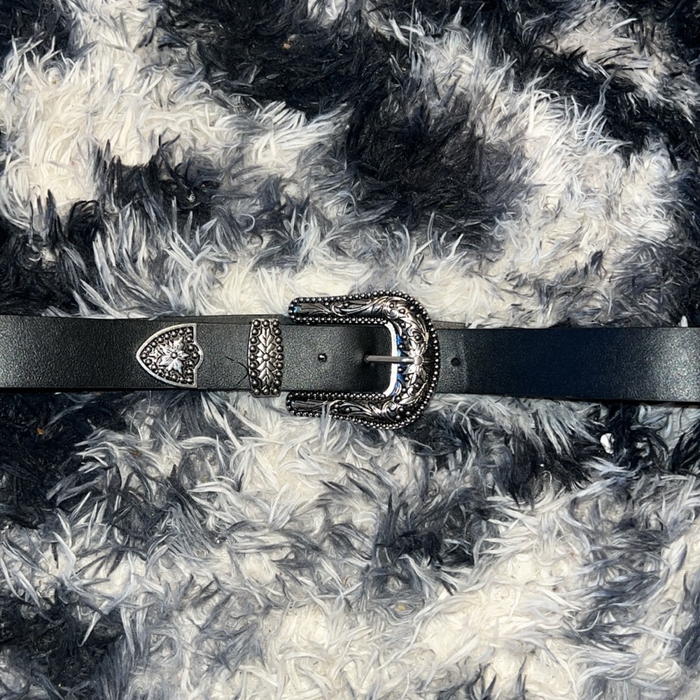 FOREVER 21 Black / Silver Chunky Belt